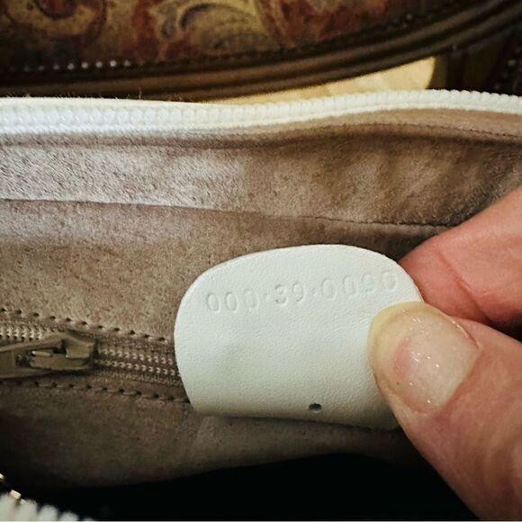 Gucci trendy white tote with gold hardware - Picture 12 of 15